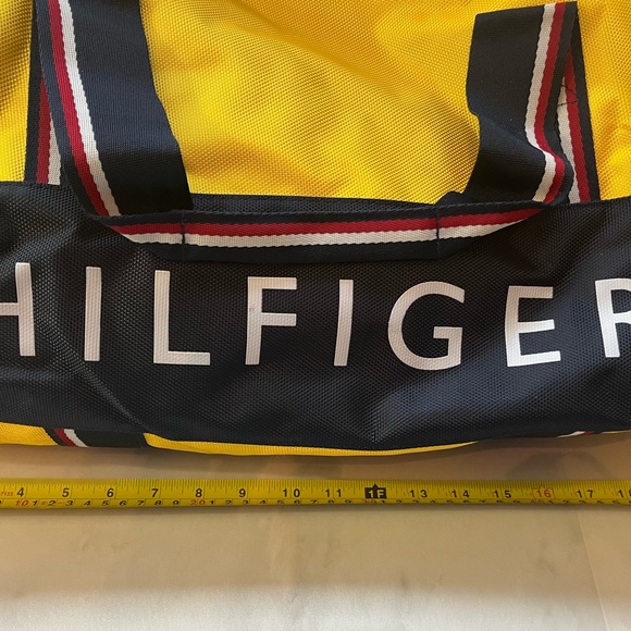 Tommy Hilfiger yellow duffle bag - Picture 2 of 4